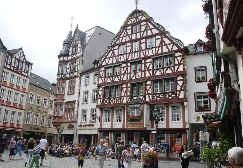 Bindingsværkshuse på Marktplatz i Bernkastel