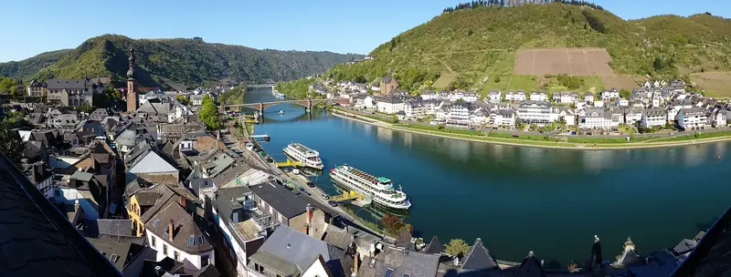 Panorama over Cochem en de Moezel richting het stadsdeel Cond