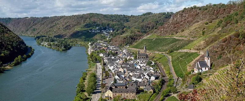 Hatzenport en de Moezel, gezien vanaf de Rabenlay