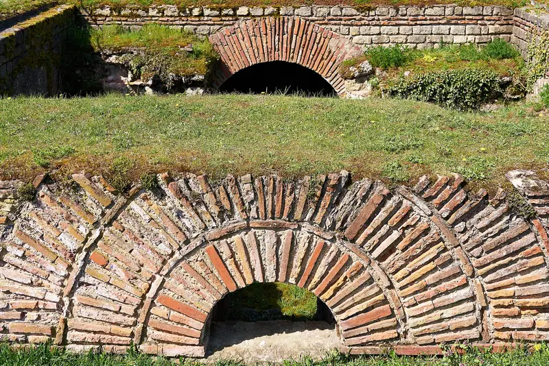 Romeinse bogen in de Kaiserthermen van Trier